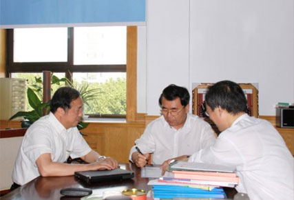 时任中科院院长白春礼代表中国政府签署HIST成立协议（2011年6月）